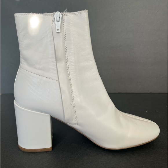& Other Stories Women’s White Leather Booties Chunky Heel Round Toe **Size 7.5 - Picture 3 of 14